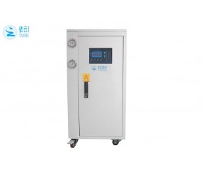 風冷式冷水機（實驗室）